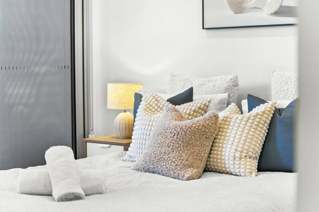 Steps From Olympic Park - Spacious 3-bedroom * Sydney