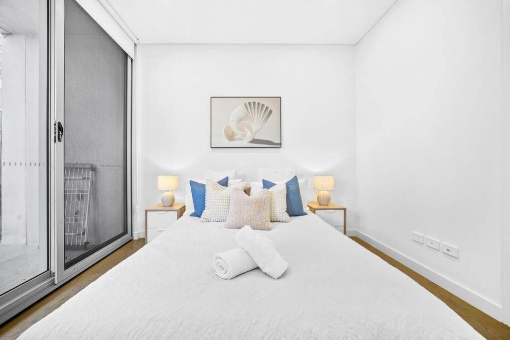 Steps From Olympic Park - Spacious 3-bedroom Apartment *