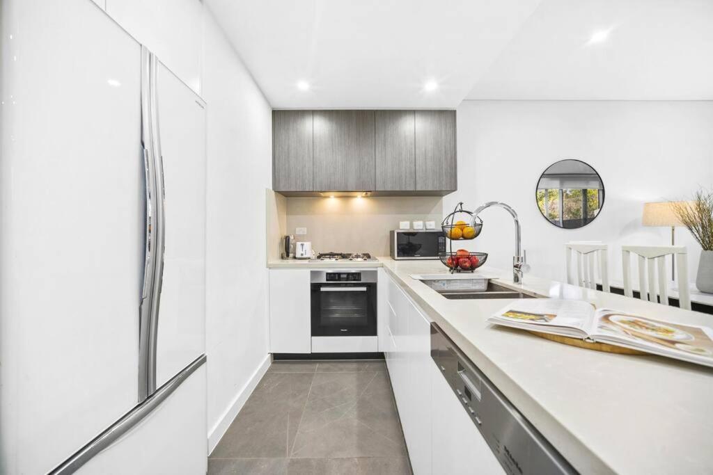Apartment Steps From Olympic Park - Spacious 3-bedroom Sydney