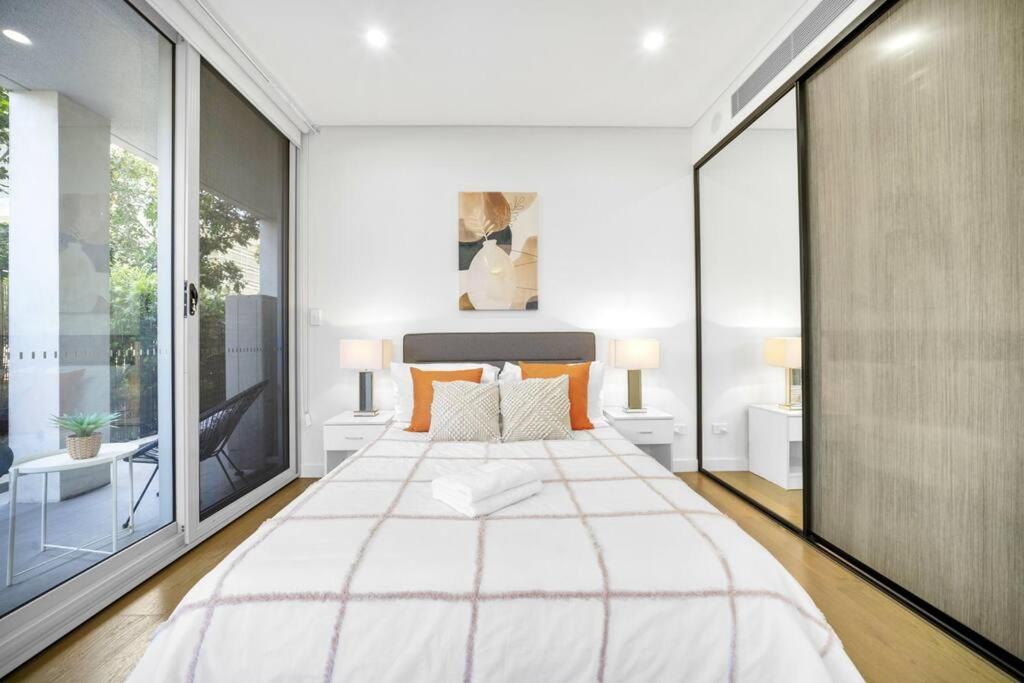 Steps From Olympic Park - Spacious 3-bedroom * Sydney