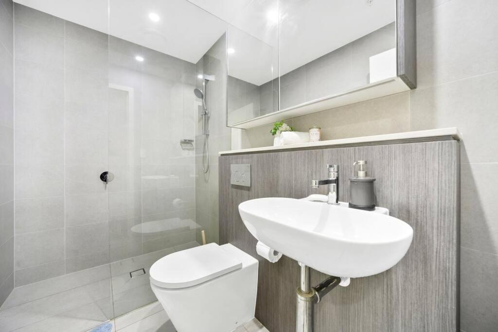 Steps From Olympic Park - Spacious 3-bedroom * Sydney