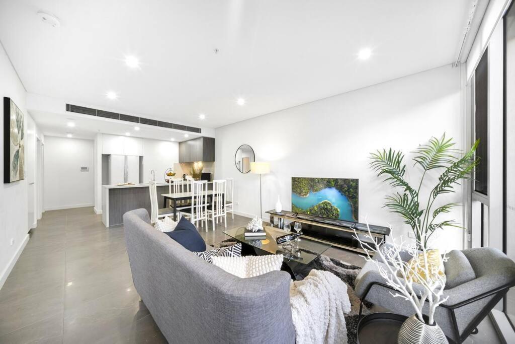 Steps From Olympic Park - Spacious 3-bedroom Apartment Sydney